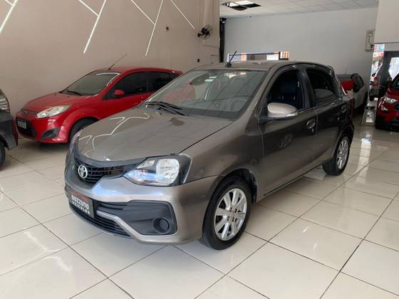 TOYOTA ETIOS 1.5 X PLUS 16V FLEX 4P AUTOMÁTICO